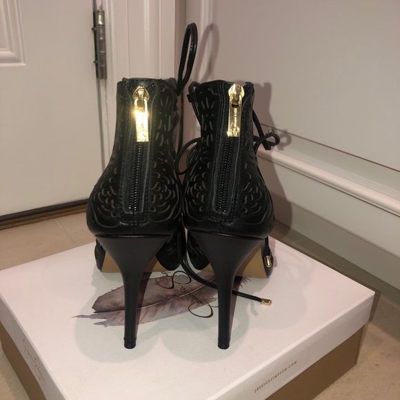 Black lace up heels - Picture 3 of 4